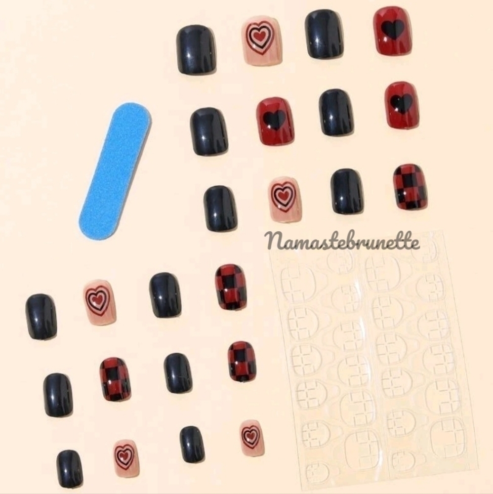 2/$16 Heart Checkerboard Press On Nails - Picture 6 of 13